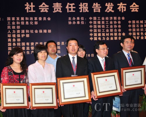 �Ϻ�ؐ���hί����ӛ����(zh��)�и�����ꐂ����I(l��ng)ȡ�C��